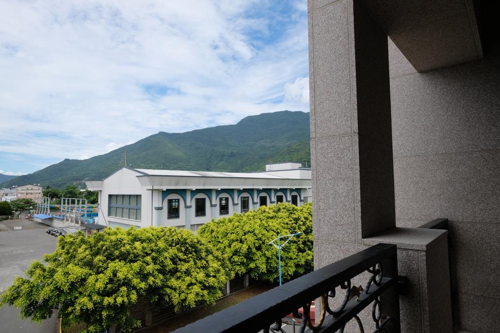 Iliving B&B Kota Hualien Bagian luar foto