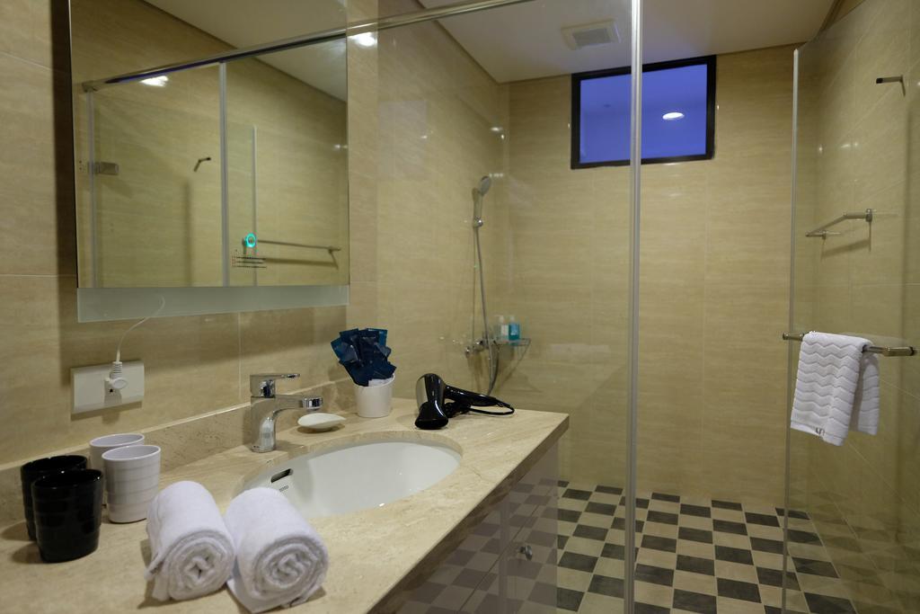 Iliving B&B Kota Hualien Bagian luar foto